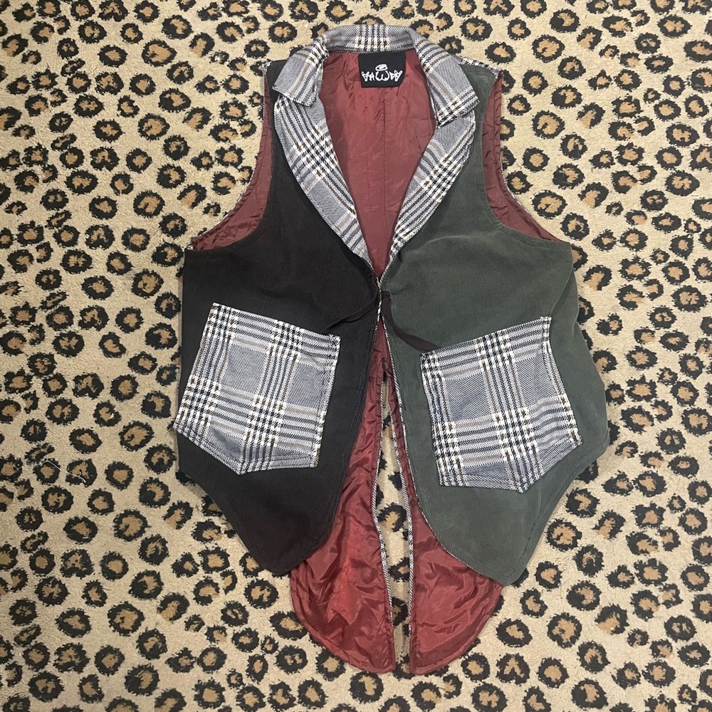 Custom vest - Picture 3 of 6